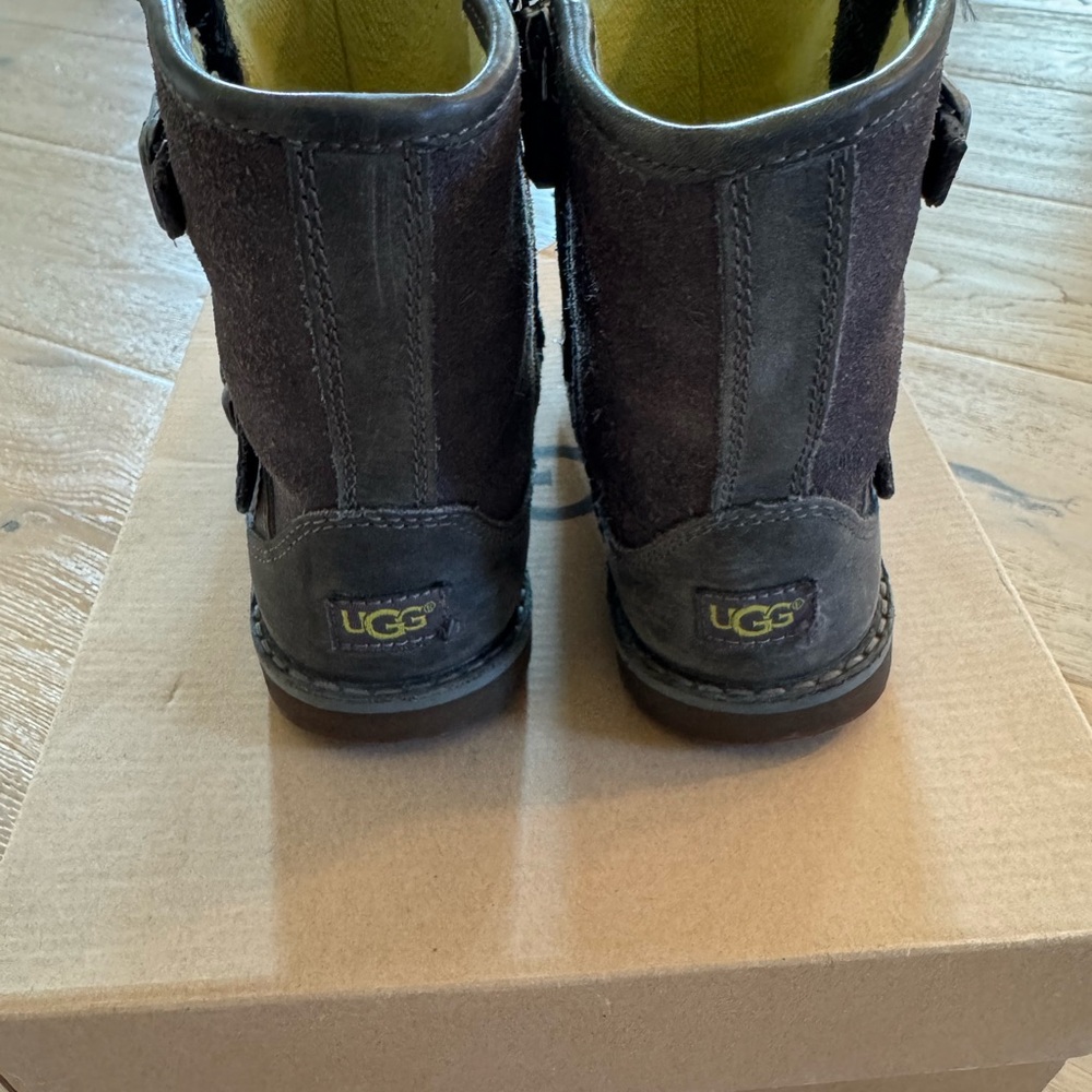 UGG Kids Harwell Boots - Picture 3 of 6